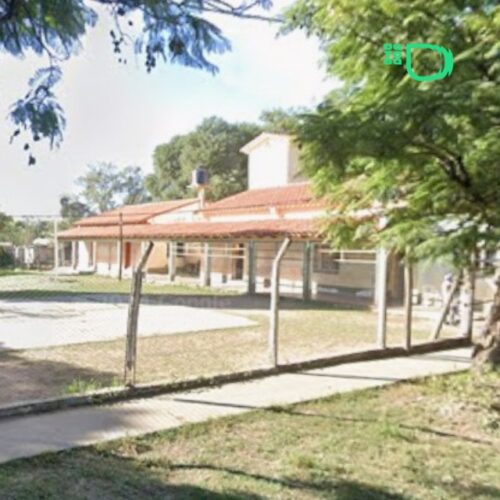 Una escuela albergue de Antillas sigue sin clases presenciales y las familias exigen respuestas