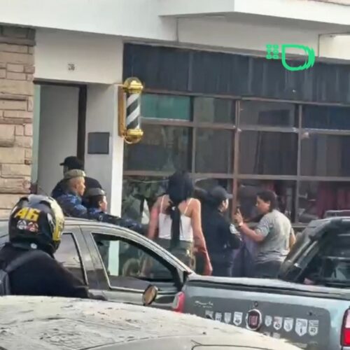 Confuso incidente en un local de tatuajes dejó una muje trans r herida
