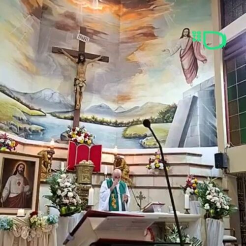 Una cruz cayó sobre un sacerdote y lo mató en plena misa